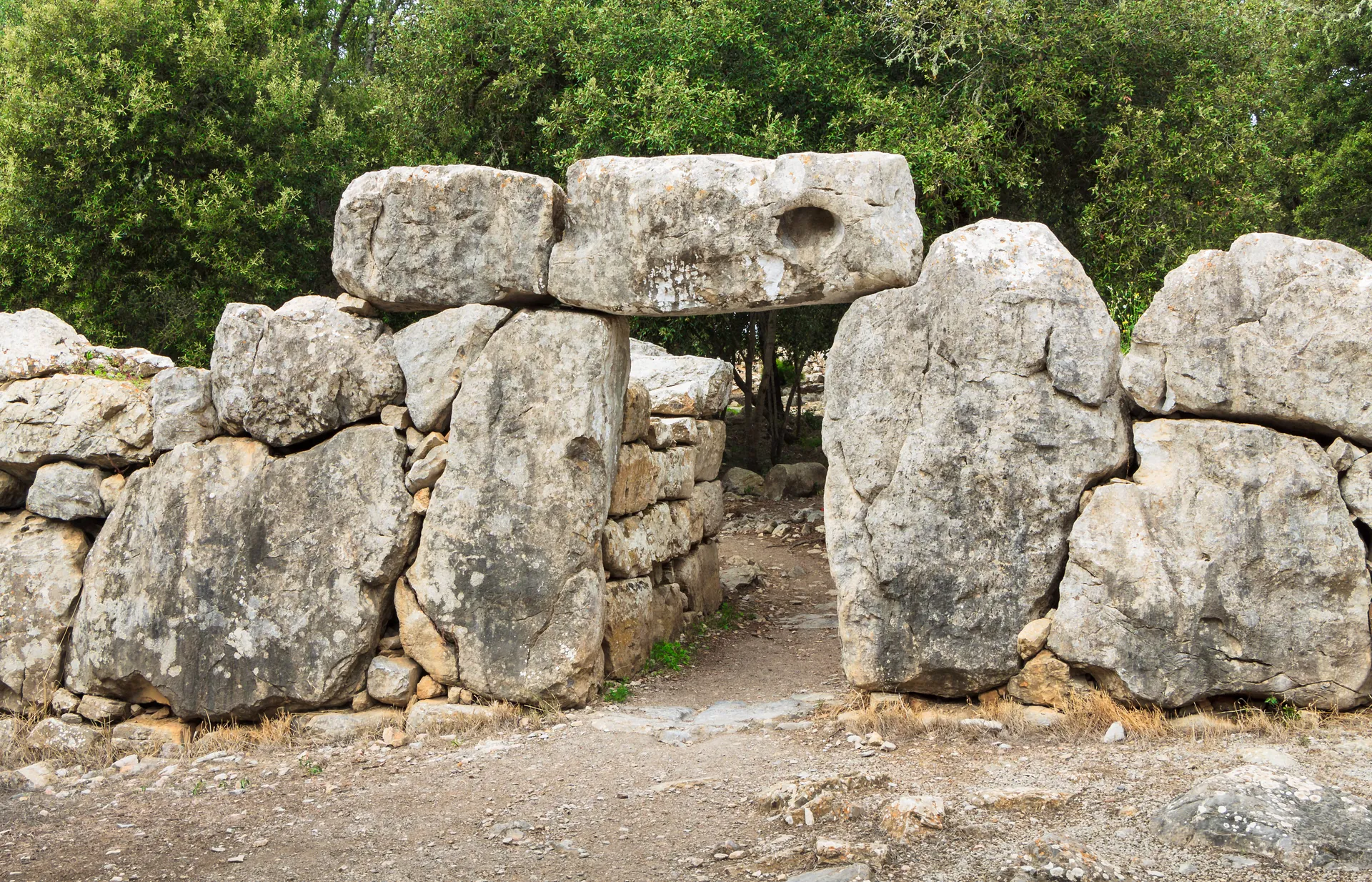 File:Poblat Talaiòtic de Ses Païsses 02.jpg