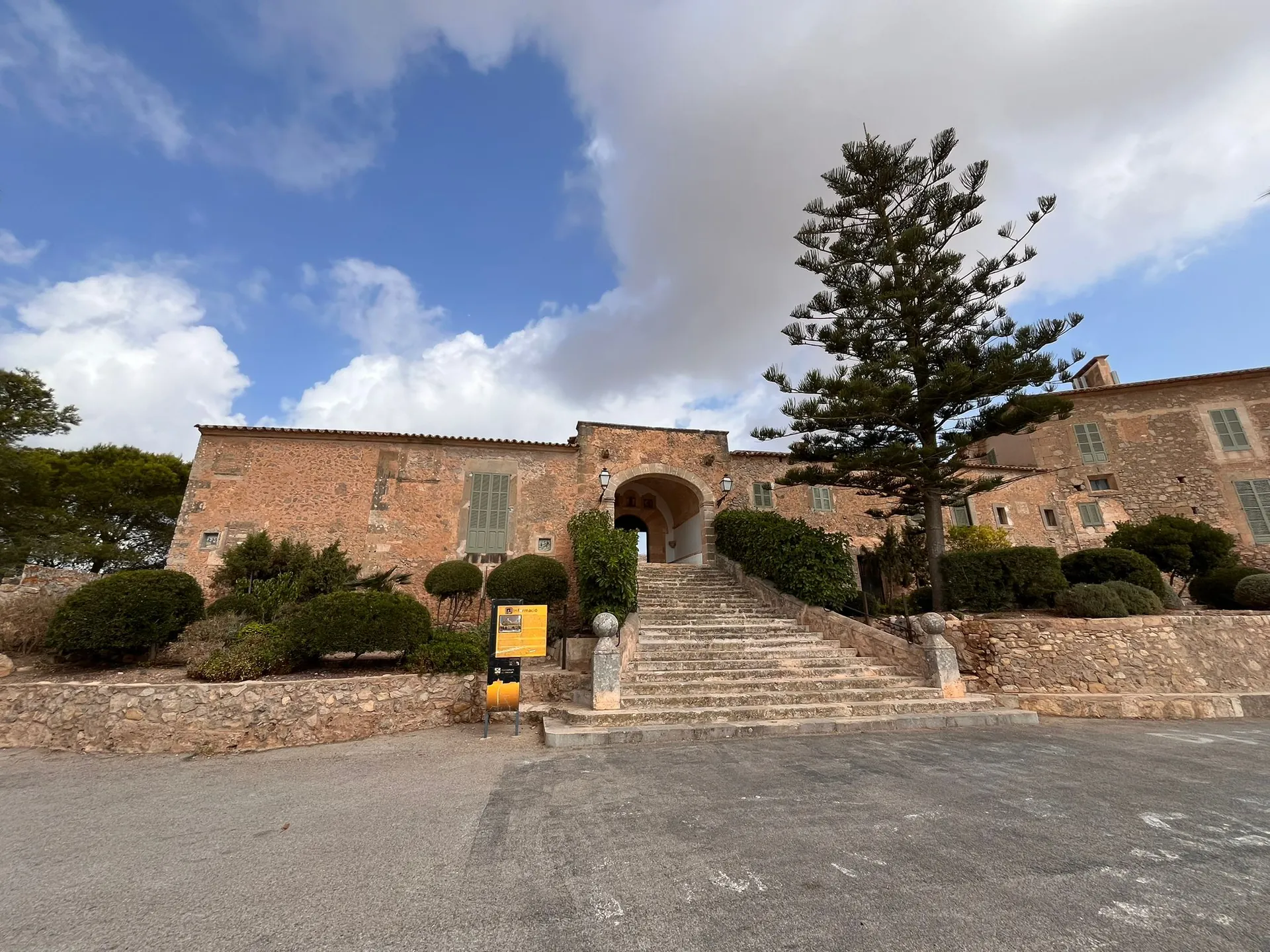Entrada Santuari Monti-Sion